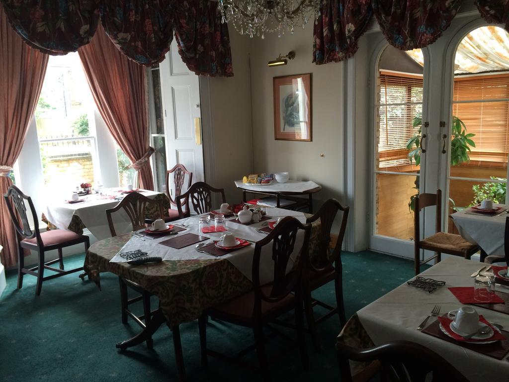 Charlotte House Hotel ピーターバラ エクステリア 写真