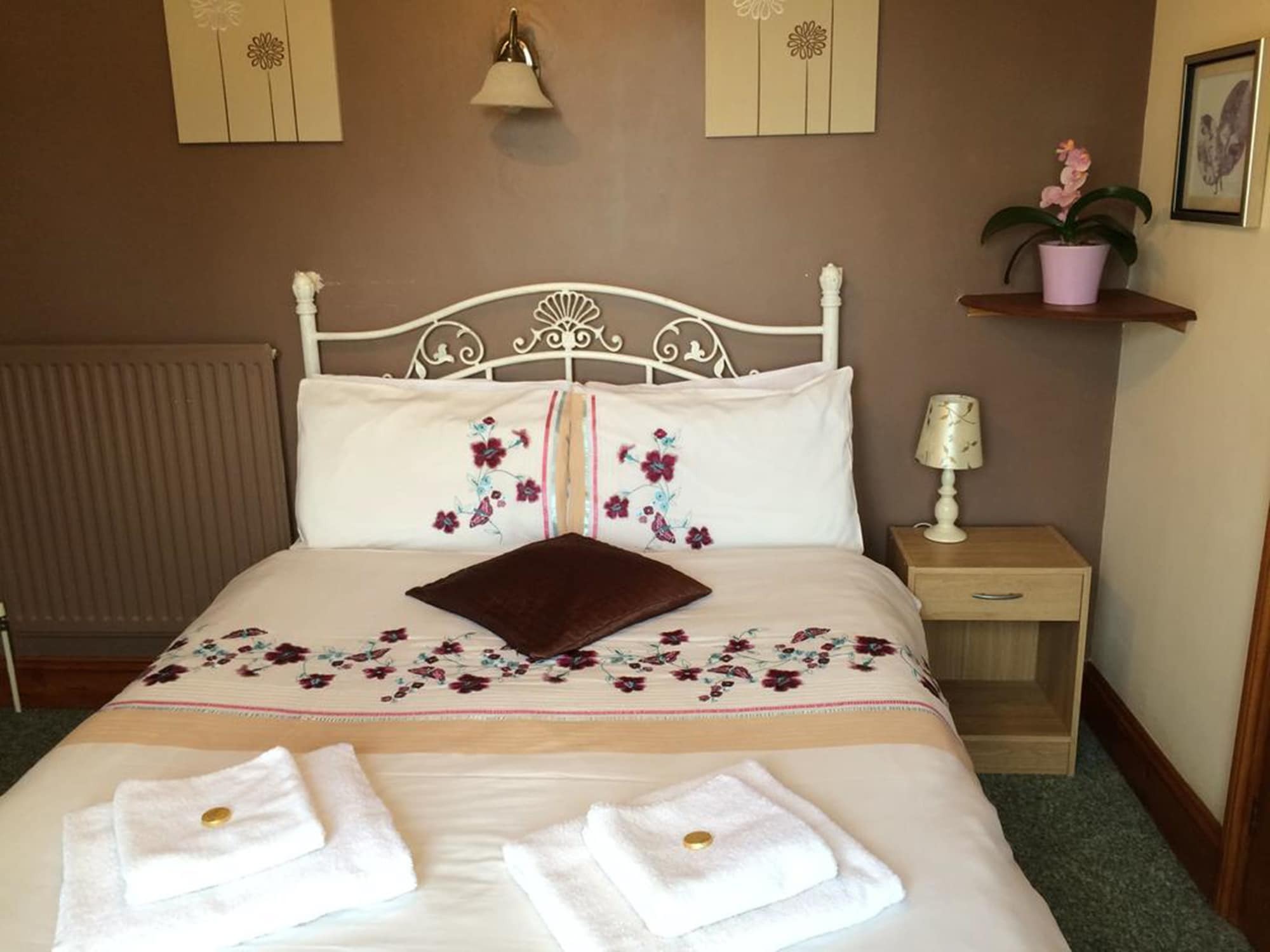 Charlotte House Hotel ピーターバラ エクステリア 写真