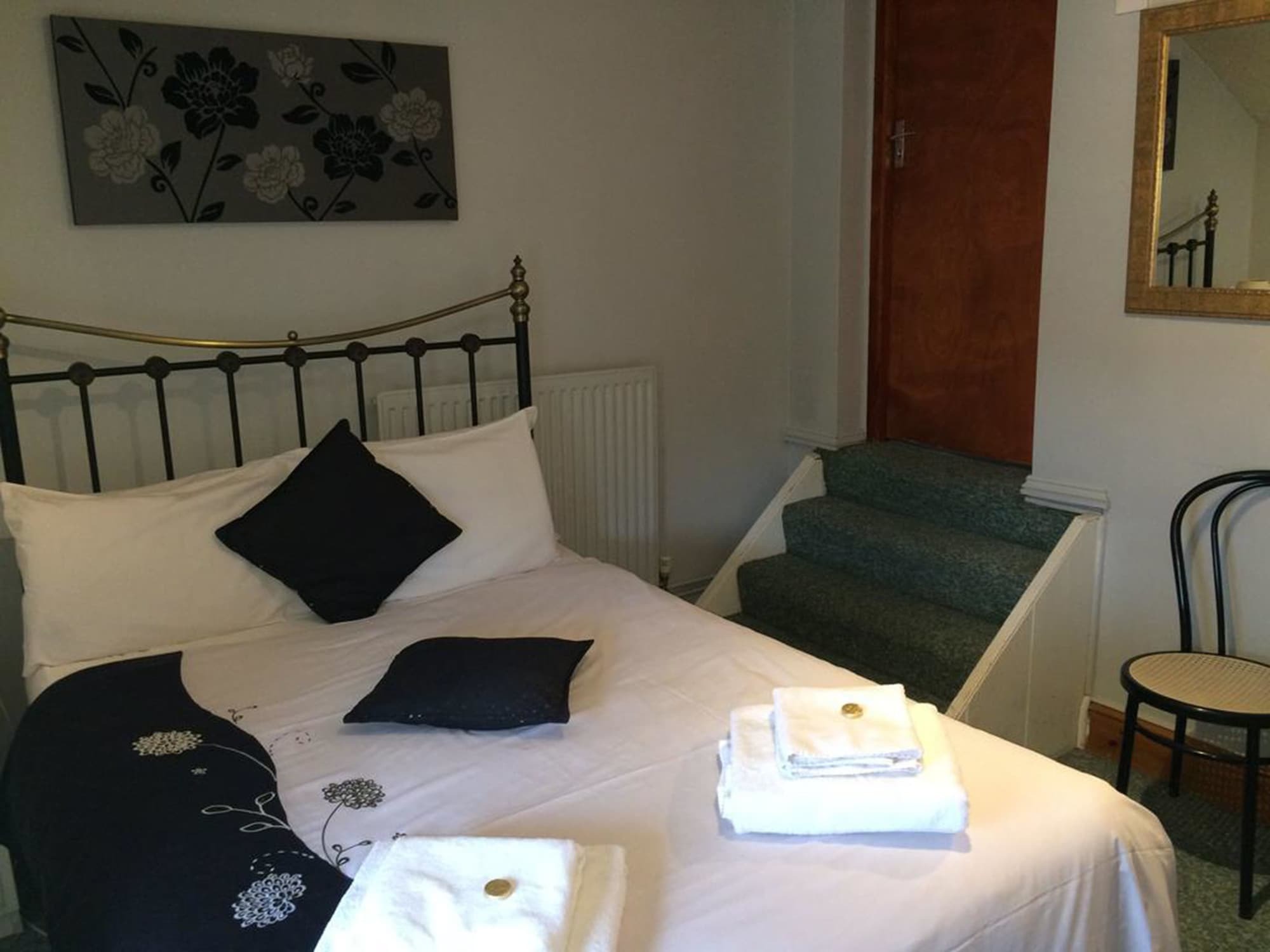 Charlotte House Hotel ピーターバラ エクステリア 写真